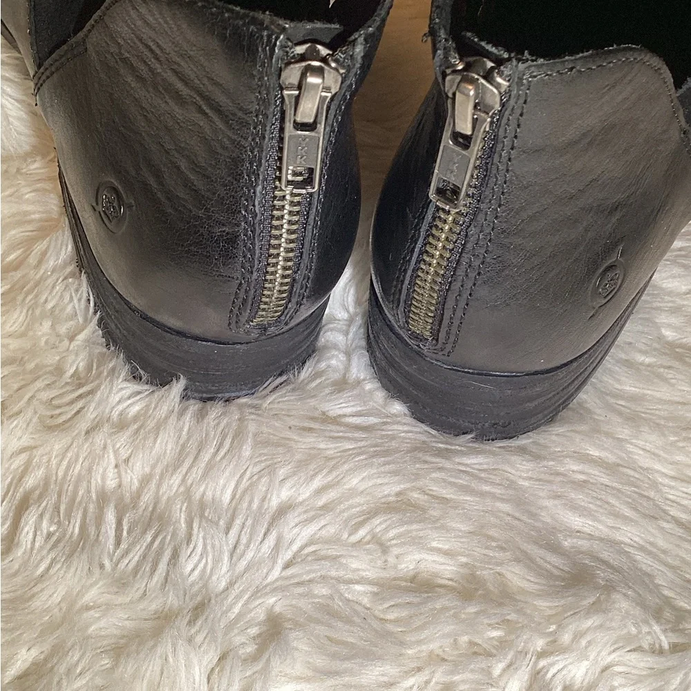 Born Karava women’s black leather ankle boots size 10